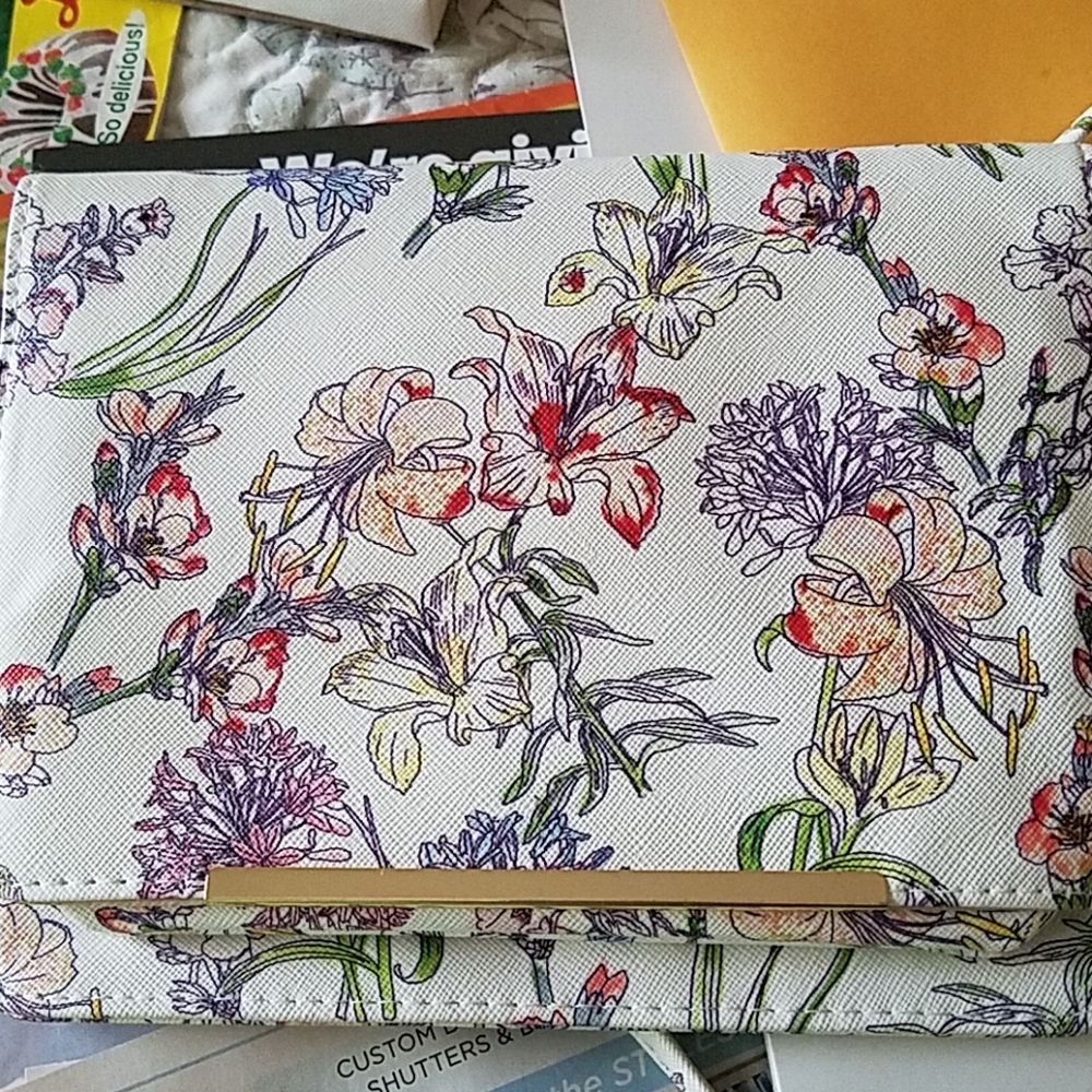 Crossover body bag
